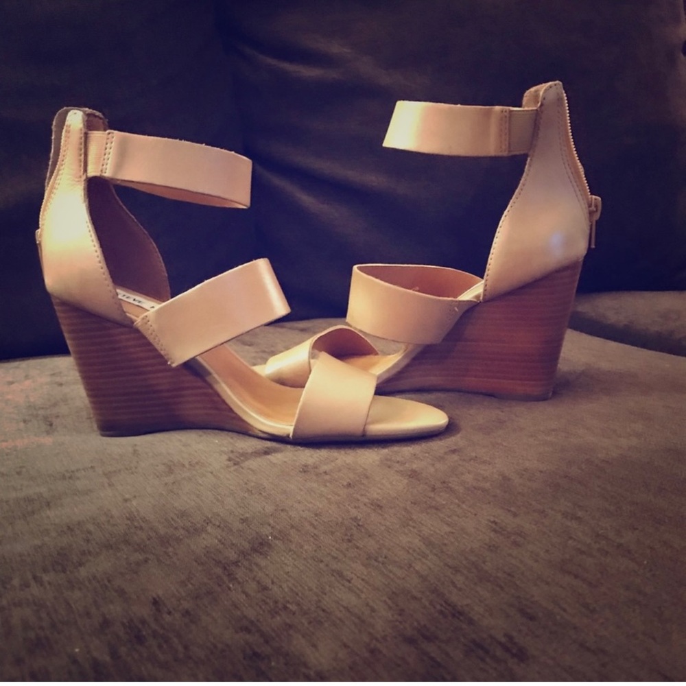 Steve Madden size 6 Wedge Sandal (heels)
